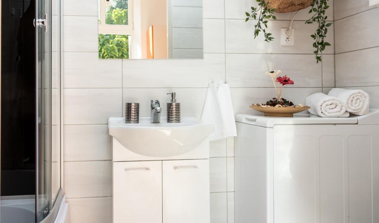 Cracow Best Location Apartment With Garden By Cozyplace Kraków Exteriör bild