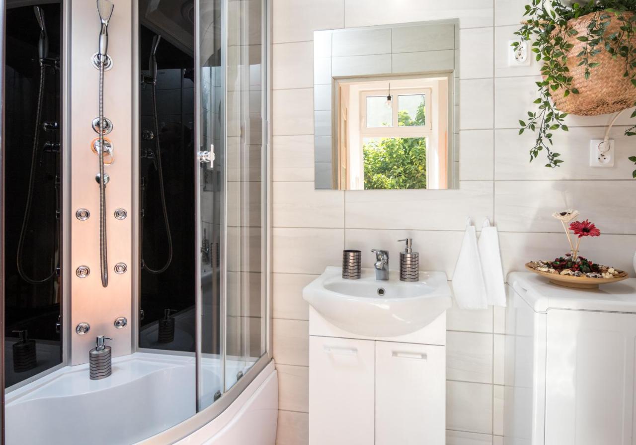 Cracow Best Location Apartment With Garden By Cozyplace Kraków Exteriör bild